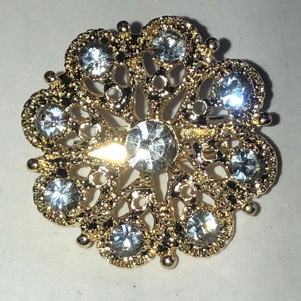 Elegant Gold Tone Rhinestone Fashion Brooch